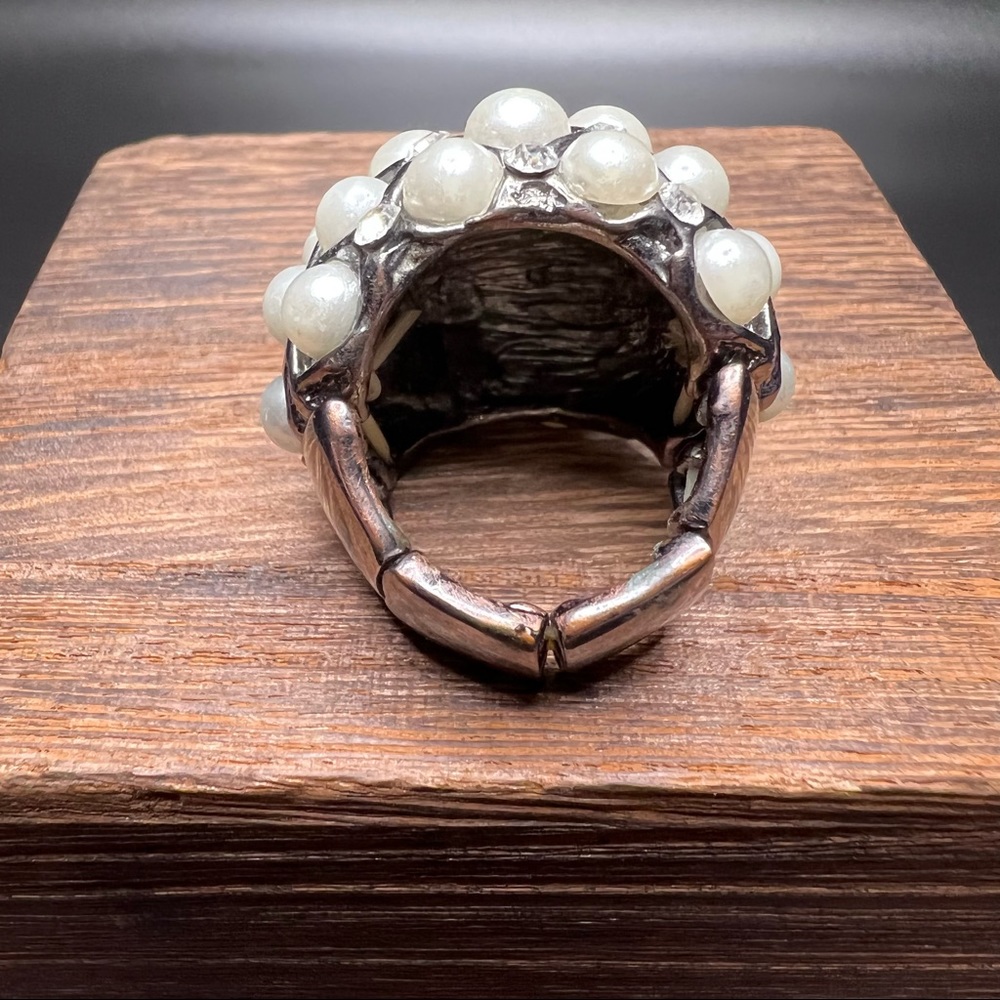 Vintage Statement Faux Pearl and Crystal Silver Toned Stretch Ring - Picture 6 of 6